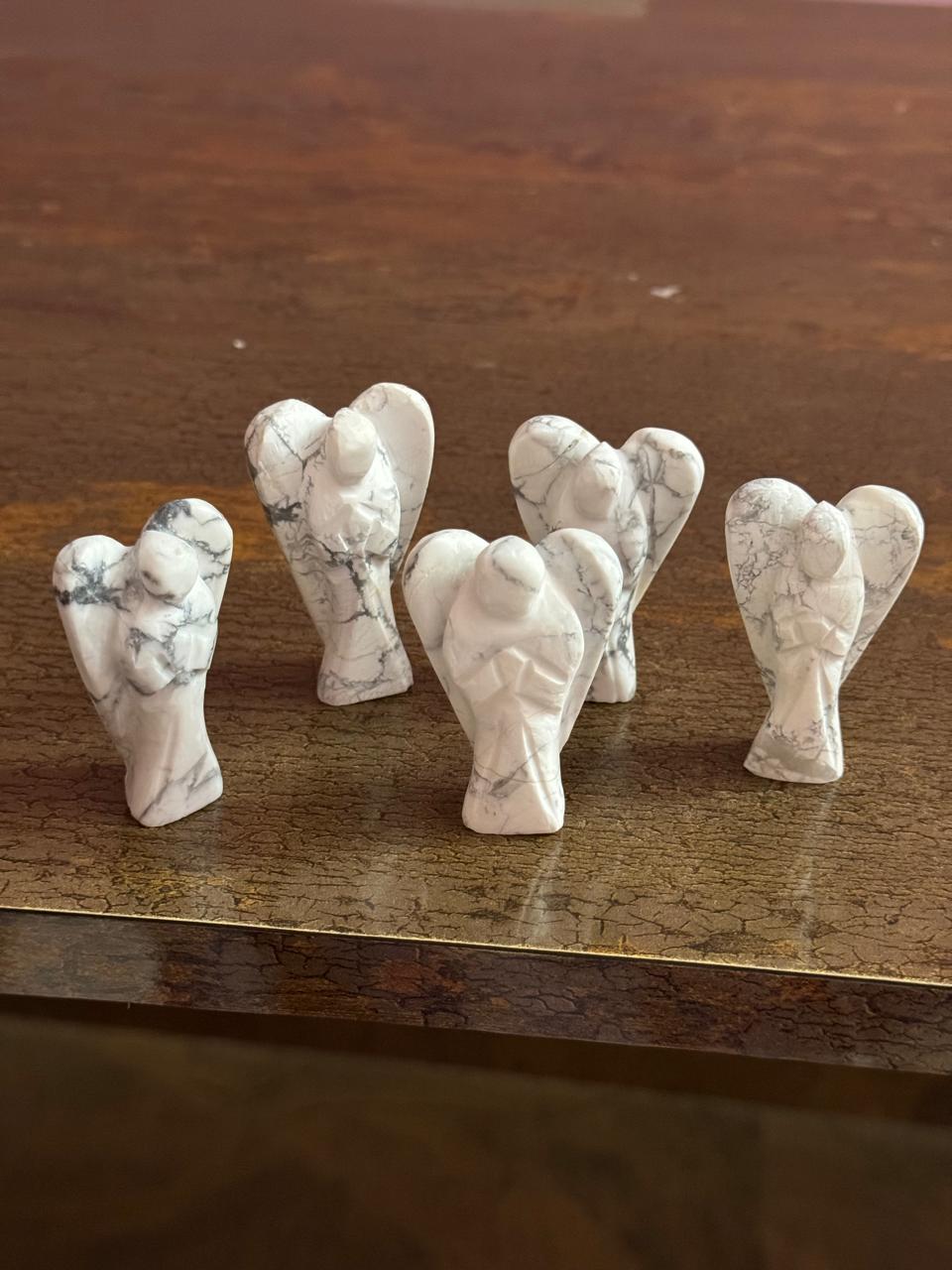 Howlite angel (2)