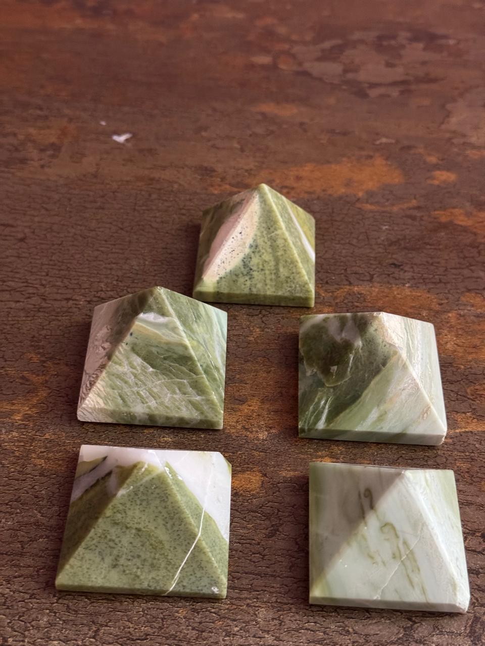 Serpentine pyramid