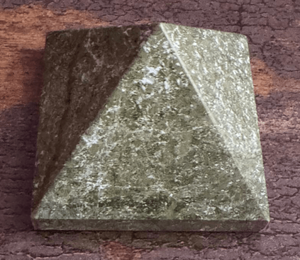 Vasonite Crystal Pyramid