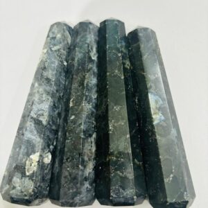 Larvakite